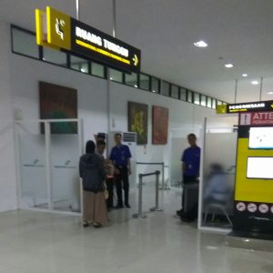 menuju ruang tunggu Terminal B, Bandara Adisutjipto, Yogyakarta