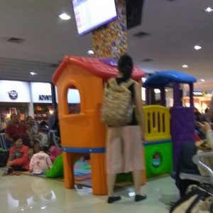 arena bermain anak di ruang tunggu Terminal B, Bandara Adisutjipto, Yogyakarta