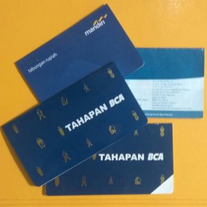 buku Tabungan Mandiri dan Tahapan BCA baru dan lama