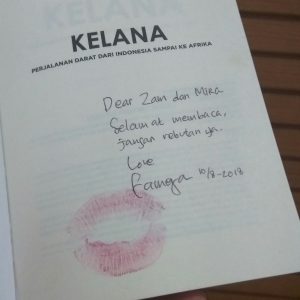 tanda tangan dan cap bibir Fame