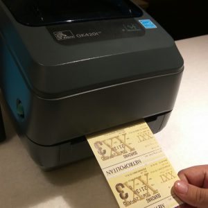 menyetak tiket bioskop secara mandiri