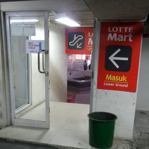 pintu masuk Mal Pelayanan Publik dari parkir motor