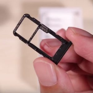 slot kartu SIM dan micro SD, sumber foto: TechBeans