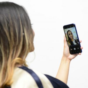 kamera depan Huawei Nova 3i cocok untuk penggemar selfie