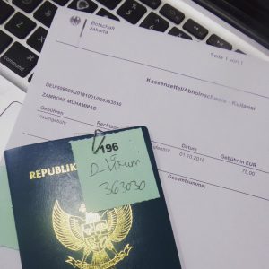 kuitansi pembayaran visa dan paspor asli dikembalikan