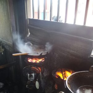 memasak tongseng dengan arang
