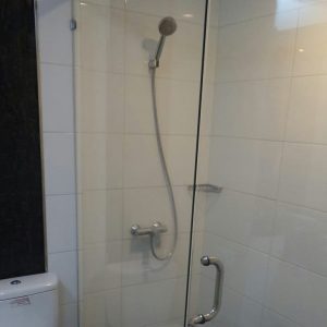 shower kamar mandi CitiHub Hotel @Gejayan, Yogyakarta shower kamar mandi CitiHub Hotel @Gejayan, Yogyakarta
