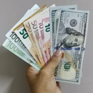 uang sewa dibayar per bulan dengan deposit 2 bulan uang sewa