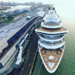 sebuah kapal pesiar bersandar di SNQ, sumber foto: @ihksanroy