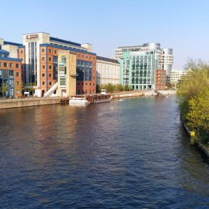 melewati Sungai Spree