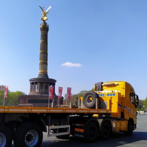 truk menutup jalan Str. des 17 Juni