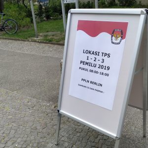 papan petunjuk lokasi Pemilu 2019 di Berlin, Jerman