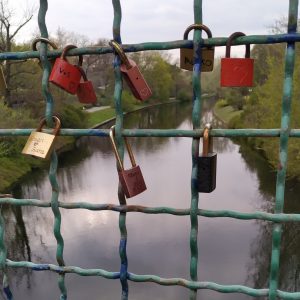 gembok di jembatan Rosa Luxemburg gembok di jembatan Rosa Luxemburg