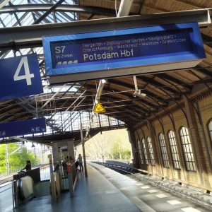 panel S-bahn menuju Potsdam Hauptbahnhof