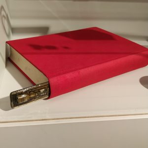 alat penyadap ditanam dalam buku