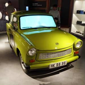replika mobil Trabant 601 yang digunakan Stasi