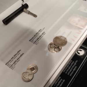 koin penyimpan mikrofilm