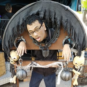 alat peraga di depan rumah hantu Berliner Frühlingfest