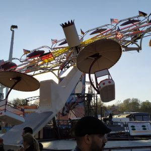 permainan kincir di Berliner Frühlingfest