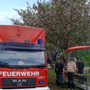 pemadam kebakaran ikut berjualan makanan pemadam kebakaran ikut berjualan makanan