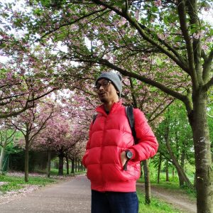 berpose di taman sakura Platz des. 9 November 1989 berpose di taman sakura Platz des. 9 November 1989