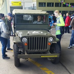 jip militer yang digunakan saat Airlift