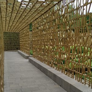rangka emas bertuliskan ayat di Christlicher Garten