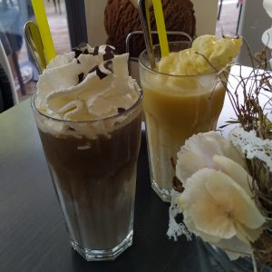 es krim kopi dan es krim jeruk