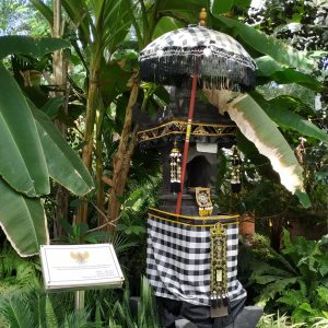 Sanggah di depan pintu masuk Sanggah di depan pintu masuk