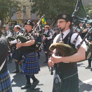 pemain bagpipe dari The Islaynder