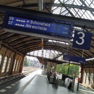 menggunakan S-bahn ke Bandara Schönefeld, Berlin, Jerman