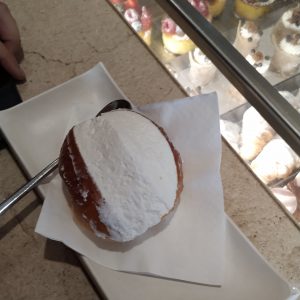maritozzo con panna