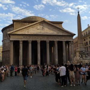 Pantheon dari Fontana del Pantheon