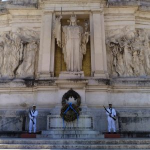 nisan pahlawan tak dikenal di Altare della Patria