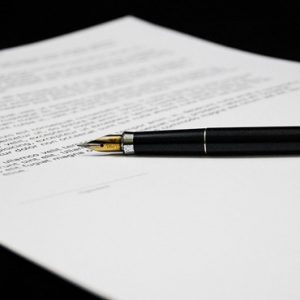 Menyiapkan dokumen penting rumah
