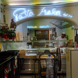 meja penjualan pasta matang Pastificio Guerra