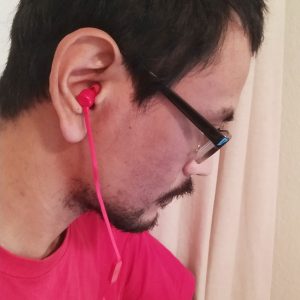 menggunakan JBL Tune 110 by Harman