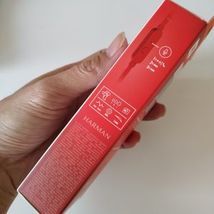 bagian samping kanan kemasan JBL Tune T110 by Harman