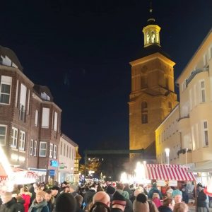 suasana Pasar Natal Spandau di depan Gereja St. Nikolai