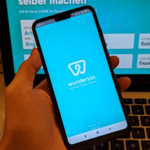 menggunakan aplikasi Wundertax