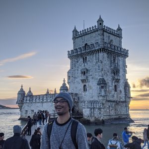 menikmati senja di Torre de Belém