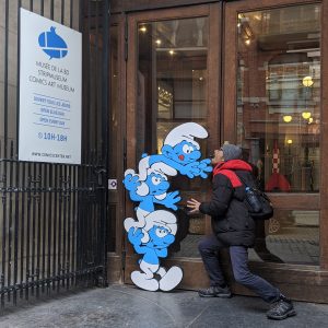 di depan Museum Komik Strip Brussel