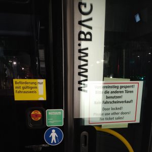 informasi penguncian pintu di bus di Berlin
