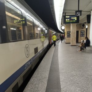 kereta regional berhenti di Stasiun Brussel Central