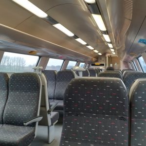 suasana kereta di bagian atas yang sepi