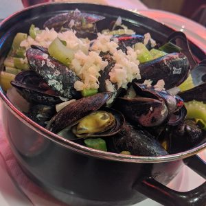 kerang mussel dalam kuali ala Brussel