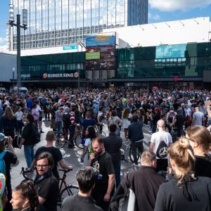 demonstrasi anti lockdown di Alexanderplatz, Berlin, foto dari Twitter @patdiekmann