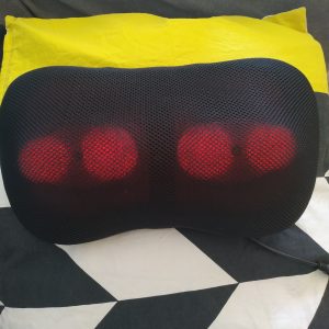 bola-bola pemijat MaxKare Neck Massager with Kneading and Heating