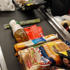 barang di kasir harus cepat dimasukkan ke tas