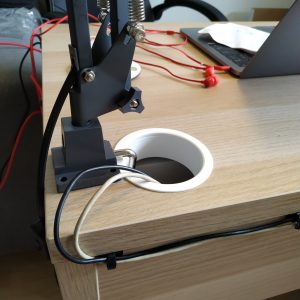 bracket lampu IKEA TERTIAL dijepit ke meja